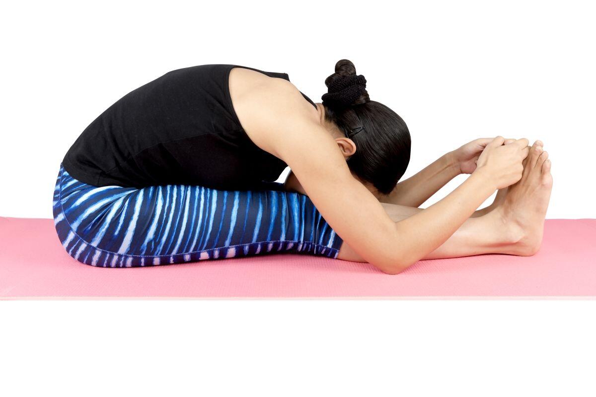 5 Gerakan Yoga Ini Bisa Bantu Kamu Memperlancar Sistem Pencernaanmu