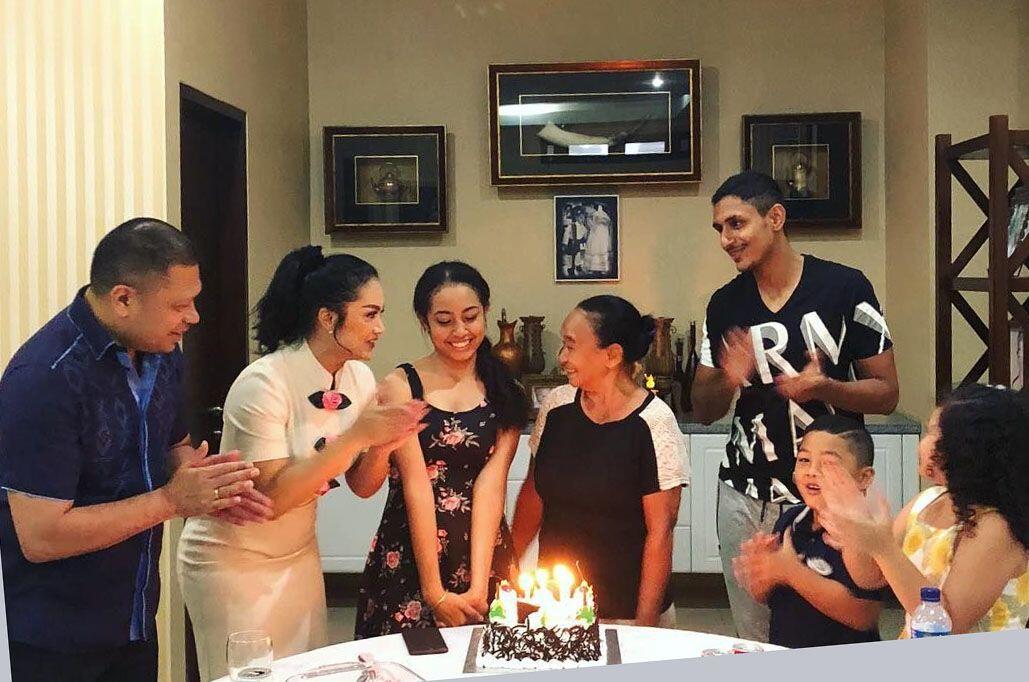 10 Potret Manis Noor Athalia, Putri Tiri Krisdayanti yang Memesona