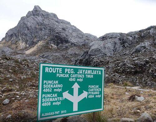 10 Gunung Tertinggi di Indonesia yang Menawan, Impian Para Pendaki Nih