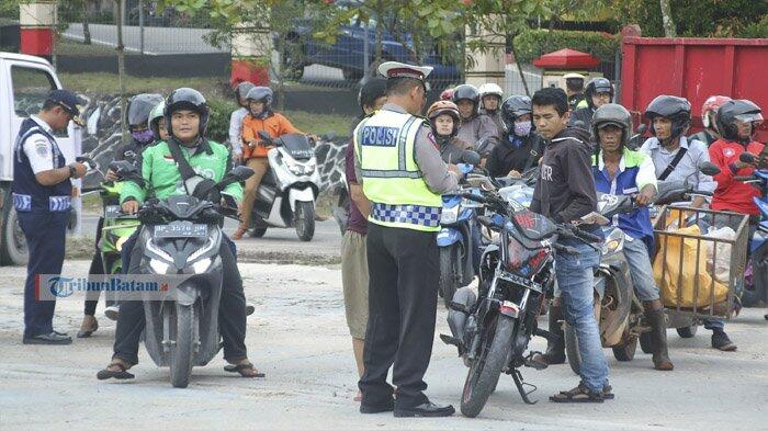 Polisi Ditilang Polisi Gan, Keren Ini, Gara-gara Apa Ya?