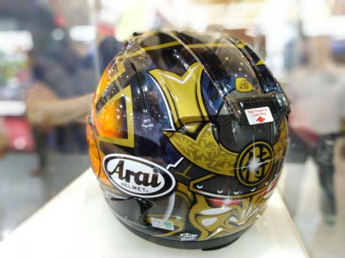 KEREN, HELM ARAI SAMURAI PEDROSA DI IMOS 2018
