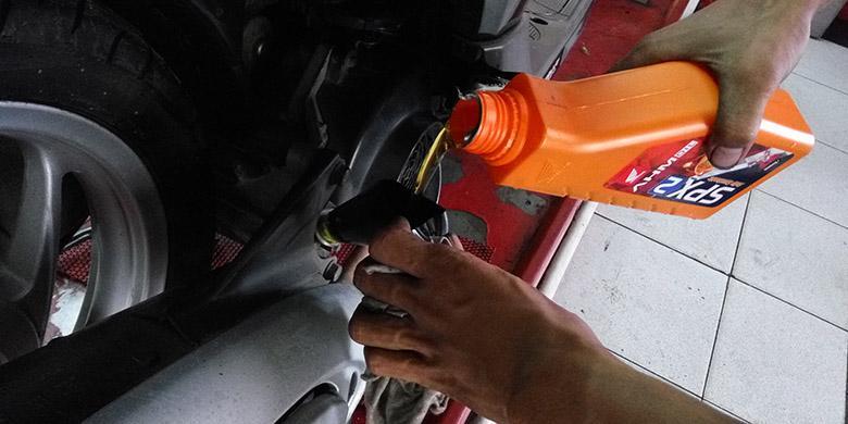 Efek Oli Motor Palsu dan Cara Singkat Antisipasi