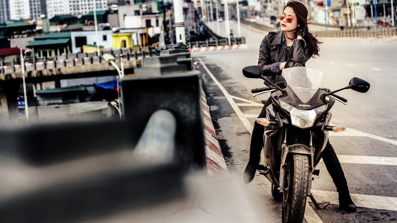 Bikers Mau Gaya, Wajib Paham Cara Pilih Kacamata Hitam