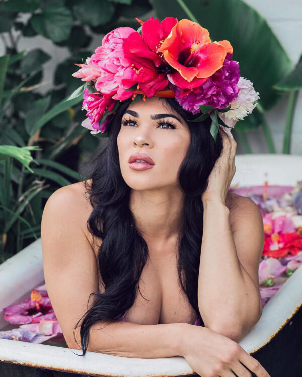 Rachael Ostovich, Si Montok yang Mematikan