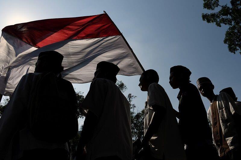 Massa Aksi Bela Tauhid Paksa Polisi Buka Barrier