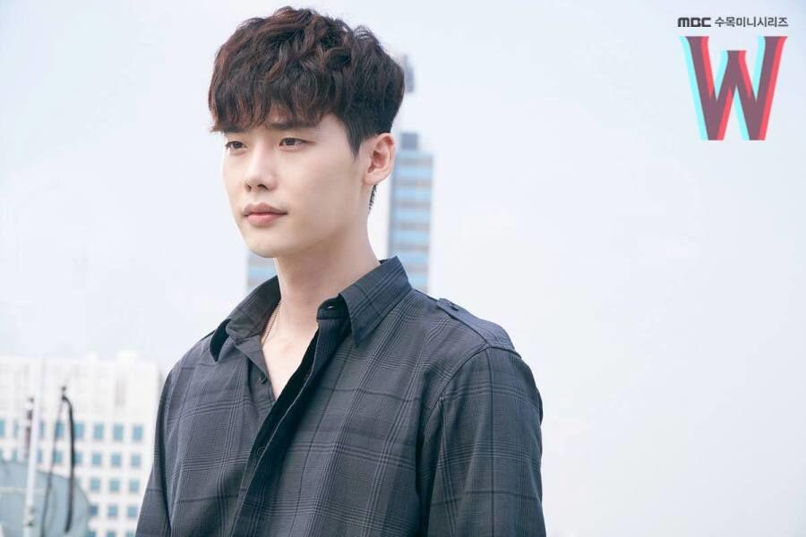 Segera ke Indonesia, Ini Dia 7 Fakta Aktor Hits Korea Lee Jong Suk