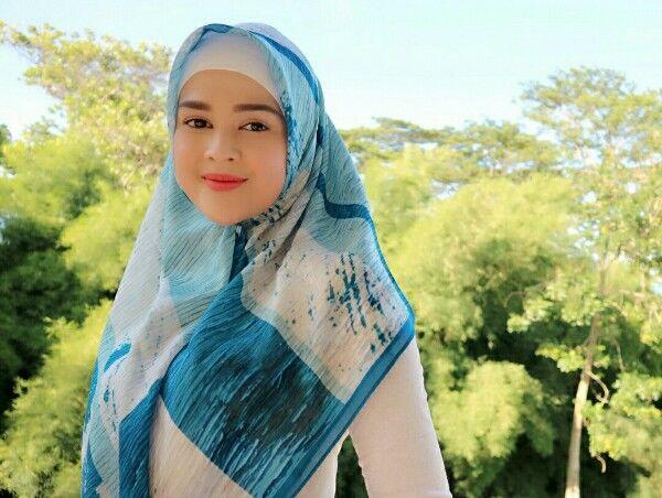 Banjir Pujian, 10 Gaya Cut Meyriska saat Berhijab Ini Bikin Hati Adem