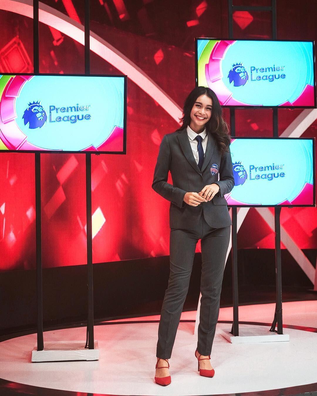 10 Potret Conchita Caroline, Presenter Kece yang Sempat Naik Lion Air