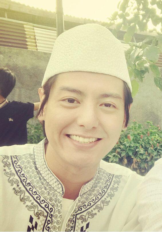 9 Selebriti yang Mantapkan Hati Menjadi Mualaf
