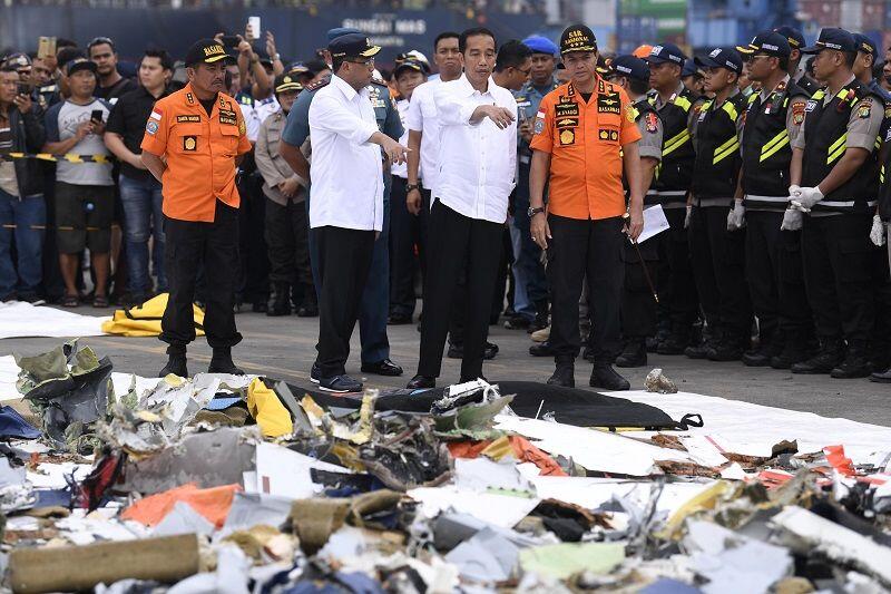 Ibu Korban JT 610 Menangis ke Jokowi Minta Anaknya Ditemukan
