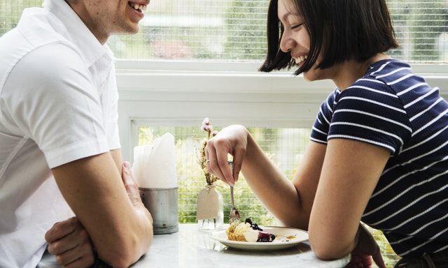 5 Tanda yang Menyiratkan Bahwa Ternyata Sahabatmu Merupakan Jodohmu!