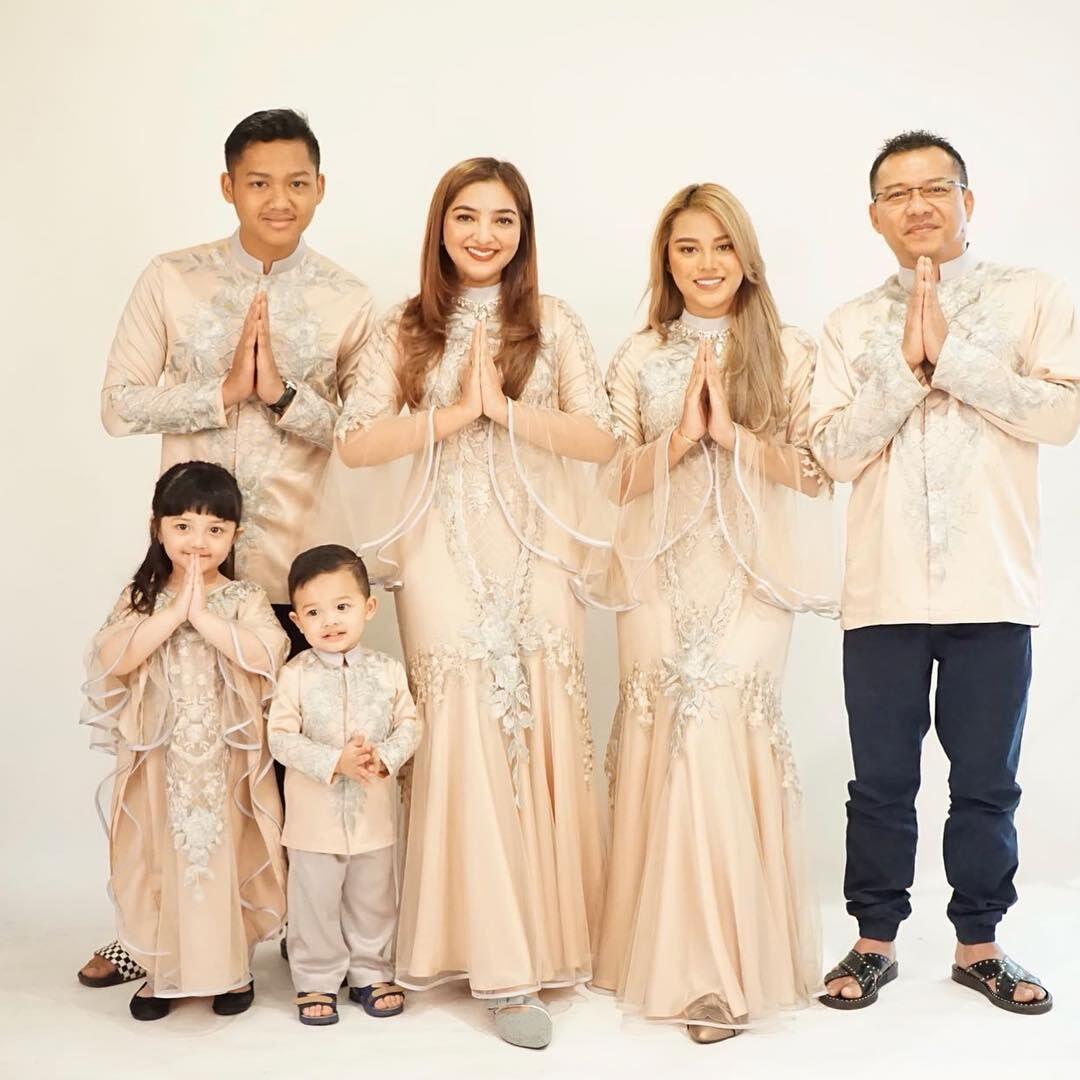 Menikah untuk Kedua Kalinya, 4 Artis Ini Dapat Restu dari Anaknya