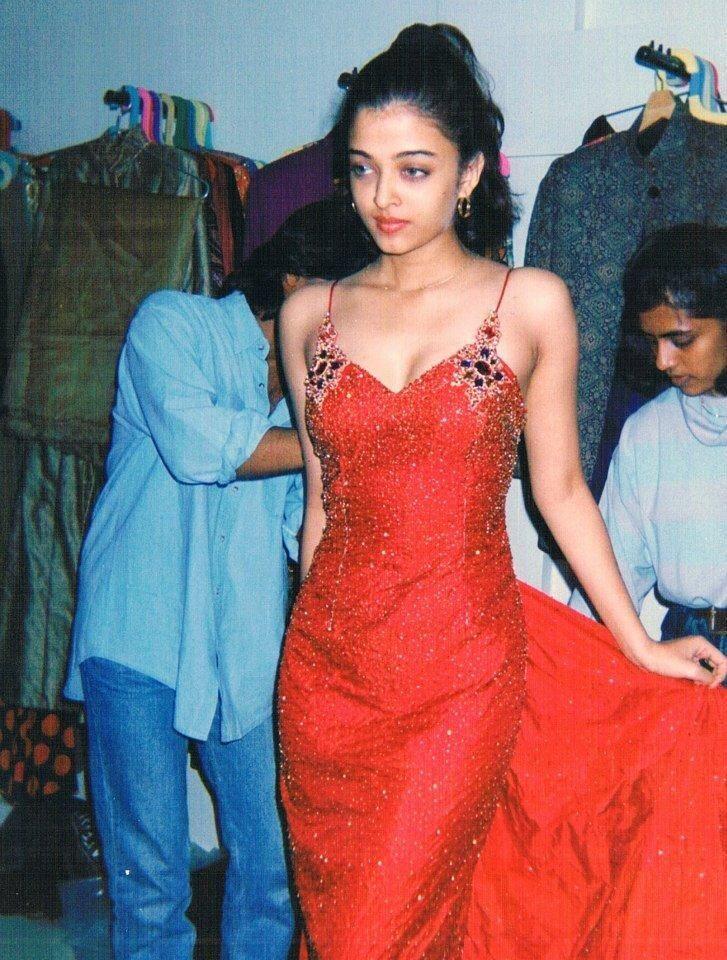 10 Transformasi Aishwarya Rai di Usia ke-45, Pesonanya Paripurna!