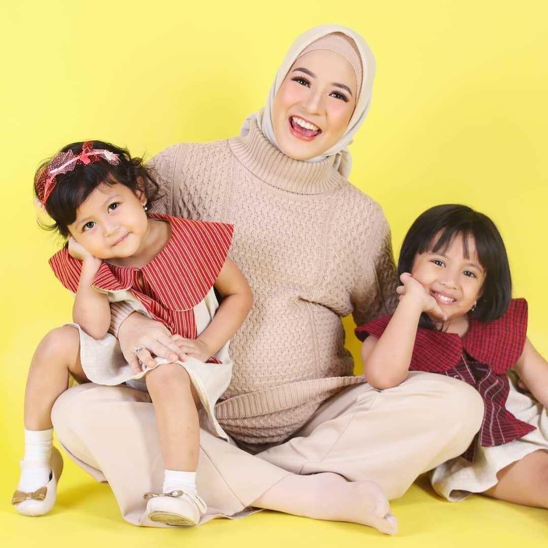 Hits Abis, 7 Artis Ini Memancarkan Pesona Cantiknya Bumil!