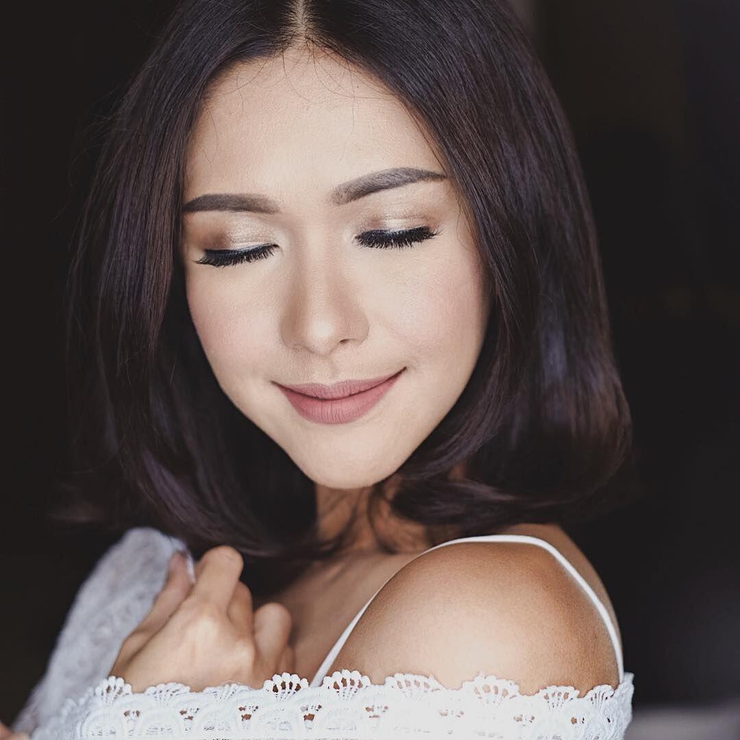 Intip Yuk Inspirasi Makeup Bold sampai Natural ala Nana Mirdad, Kece!