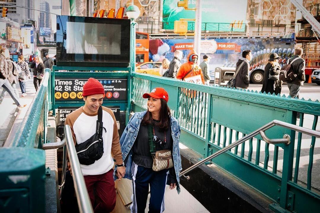 Makin Mesra, Ini 10 Potret Winky Wiryawan dan Istri di New York