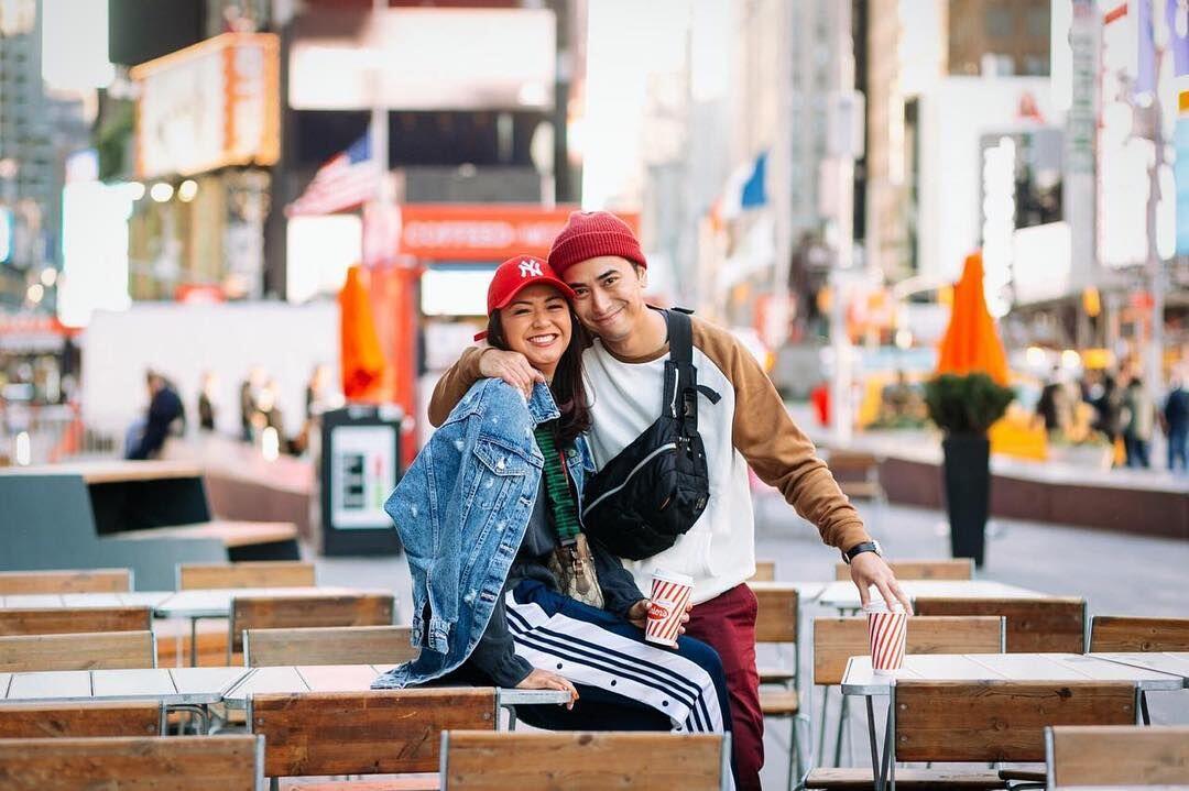 Makin Mesra, Ini 10 Potret Winky Wiryawan dan Istri di New York