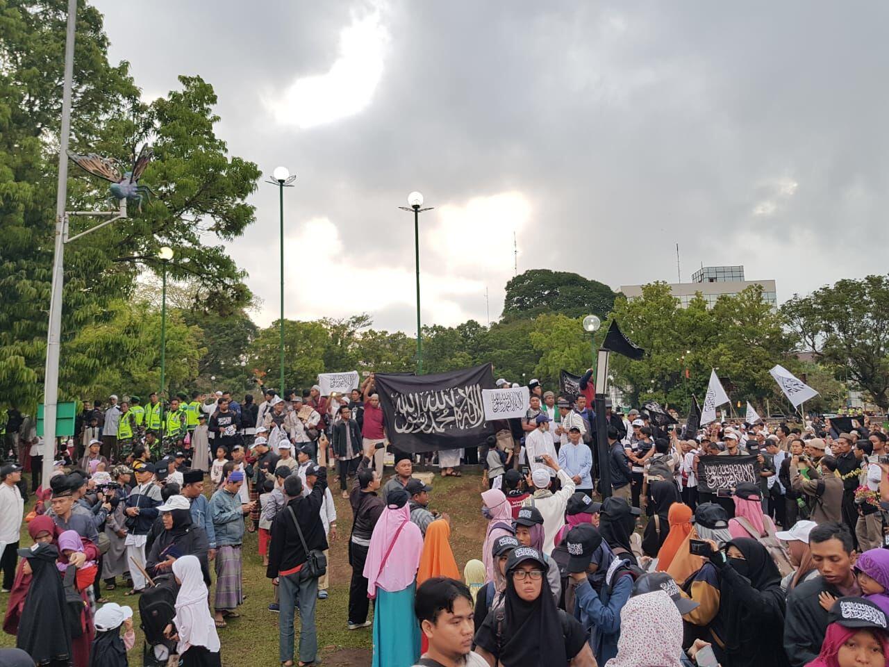 Massa Kembali Turun ke Jalan dan Demo Aksi Bela Bendera Tauhid