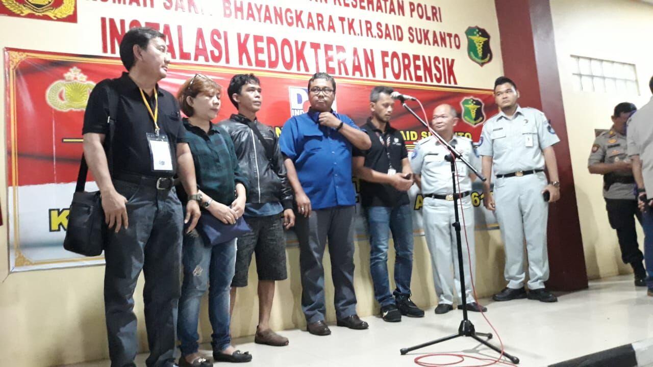 RS Polri Serahkan Dua Jenazah Korban Lion Air pada Keluarga