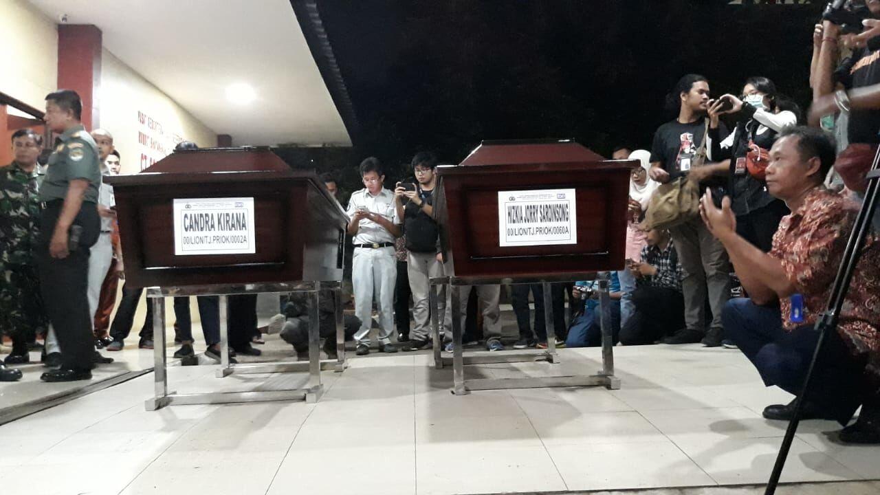 RS Polri Serahkan Dua Jenazah Korban Lion Air pada Keluarga