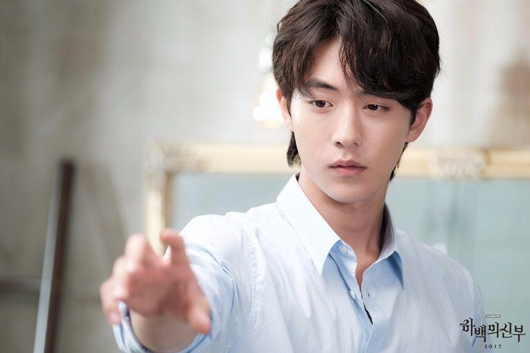 10 Karakter Cowok Bukan Manusia dalam Drama Korea Ini Bikin Jatuh Hati