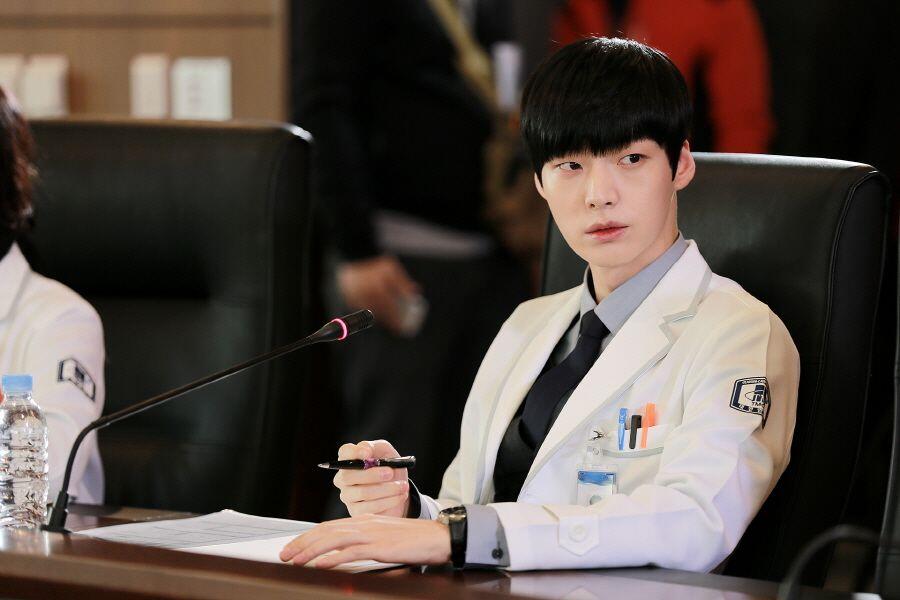 10 Karakter Cowok Bukan Manusia dalam Drama Korea Ini Bikin Jatuh Hati