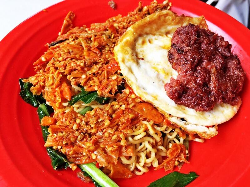 Ditantang Makan Makanan Pedas, Begini Reaksi Kocak Para Bule