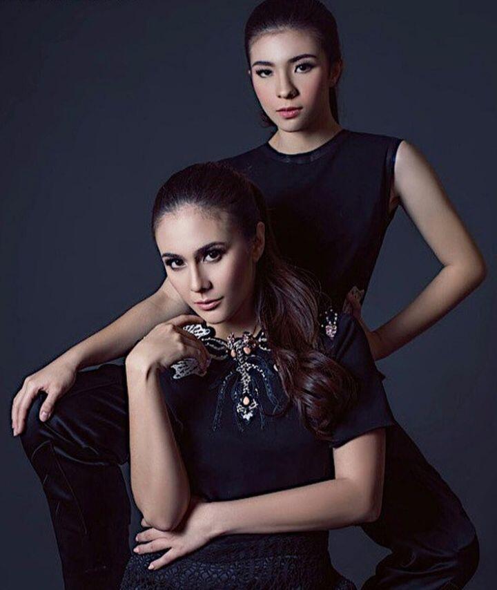 Bak Kakak Adik, 7 Selebriti Ini Tidak Seperti Orang Tua dan Anak
