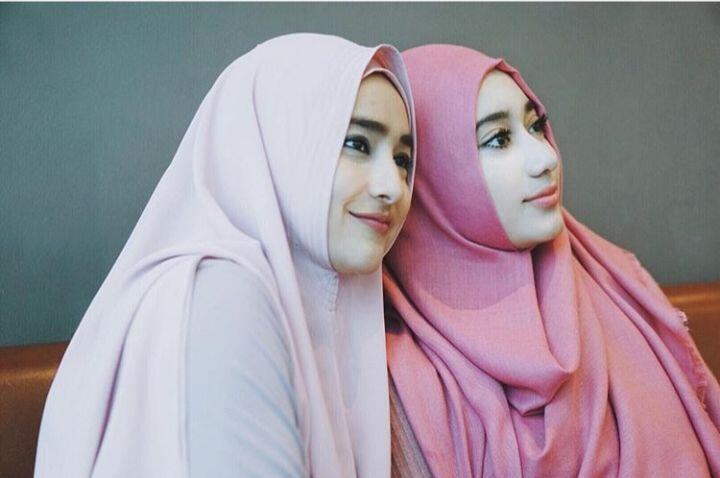 Bak Kakak Adik, 7 Selebriti Ini Tidak Seperti Orang Tua dan Anak