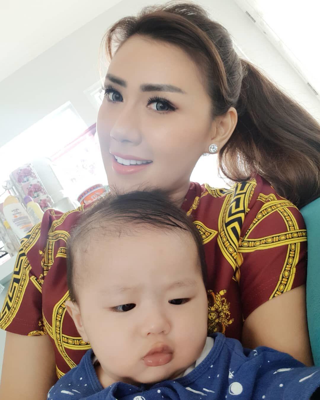 10 Potret Terbaru Kehidupan Rey Utami Sebagai Ibu