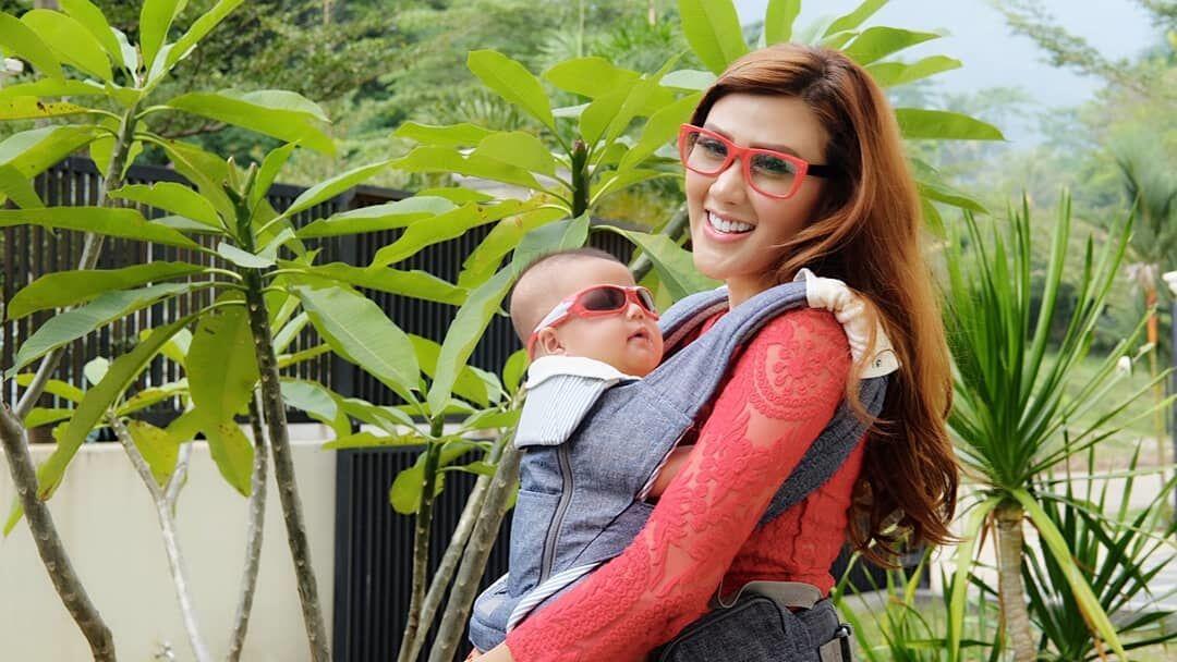 10 Potret Terbaru Kehidupan Rey Utami Sebagai Ibu