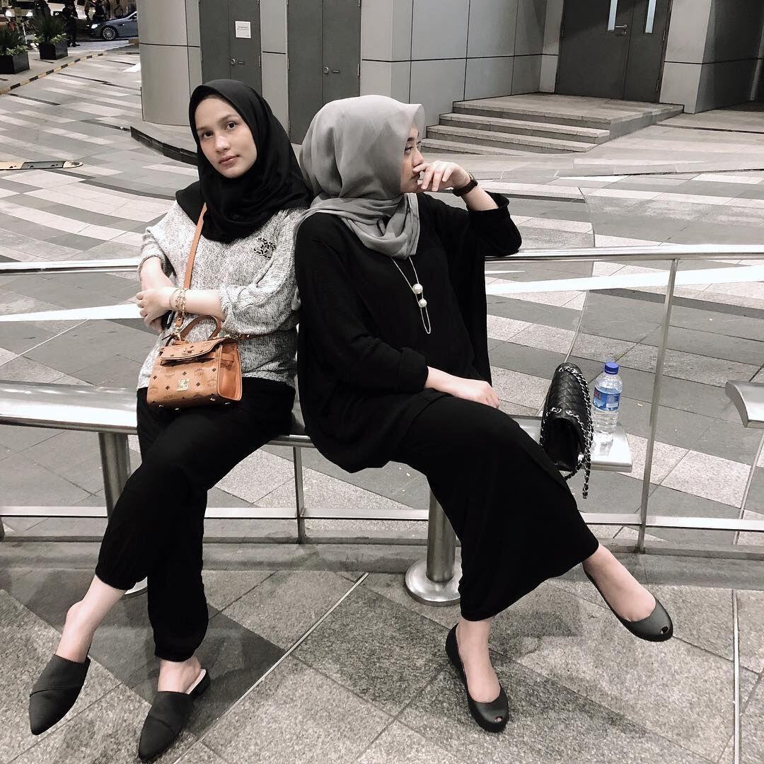 Hamil Bareng, Ini Gaya Liburan Duo Hijab Dwi dan Nabila di Singapura