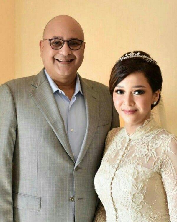 10 Artis Ini Pilih Nikah di Luar Negeri, Ada yang Beda Keyakinan!
