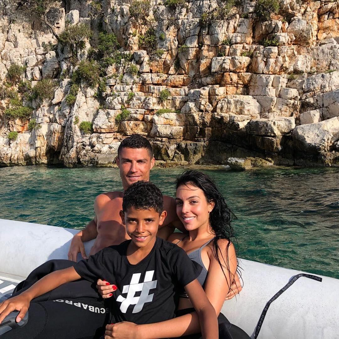 10 Keharmonisan Keluarga Kecil Cristiano Ronaldo, Bahagia Banget
