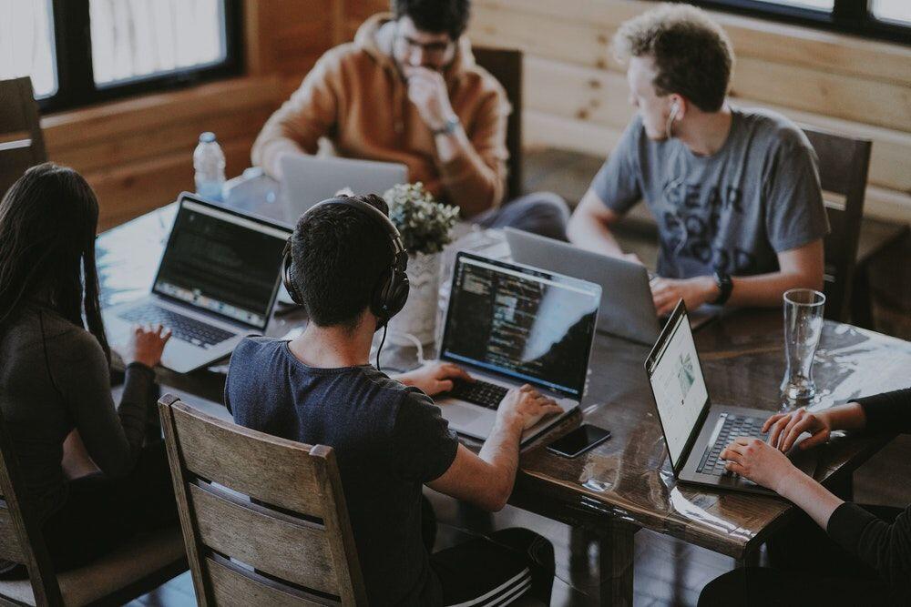 Millenials, Begini 8 Cara Cerdas Bedakan Hoaks dan Fakta