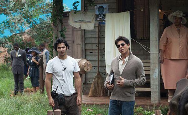 12 Potret Tampan Aktor Bollywood Varun Dhawan, Bikin Gemas!