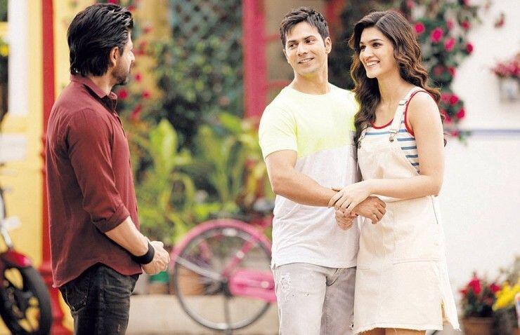 12 Potret Tampan Aktor Bollywood Varun Dhawan, Bikin Gemas!