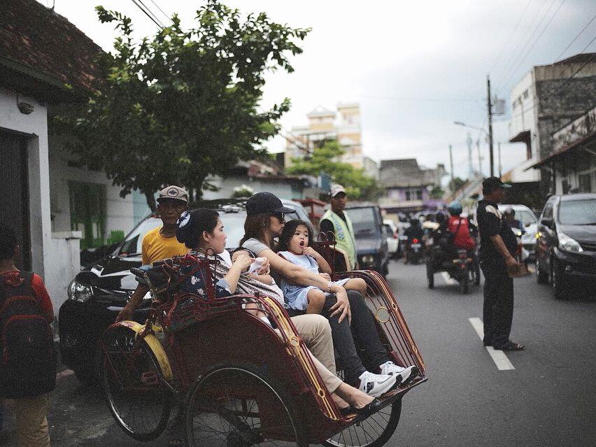 10 Pola Asuh Olla Ramlan, Mama Muda Panutan