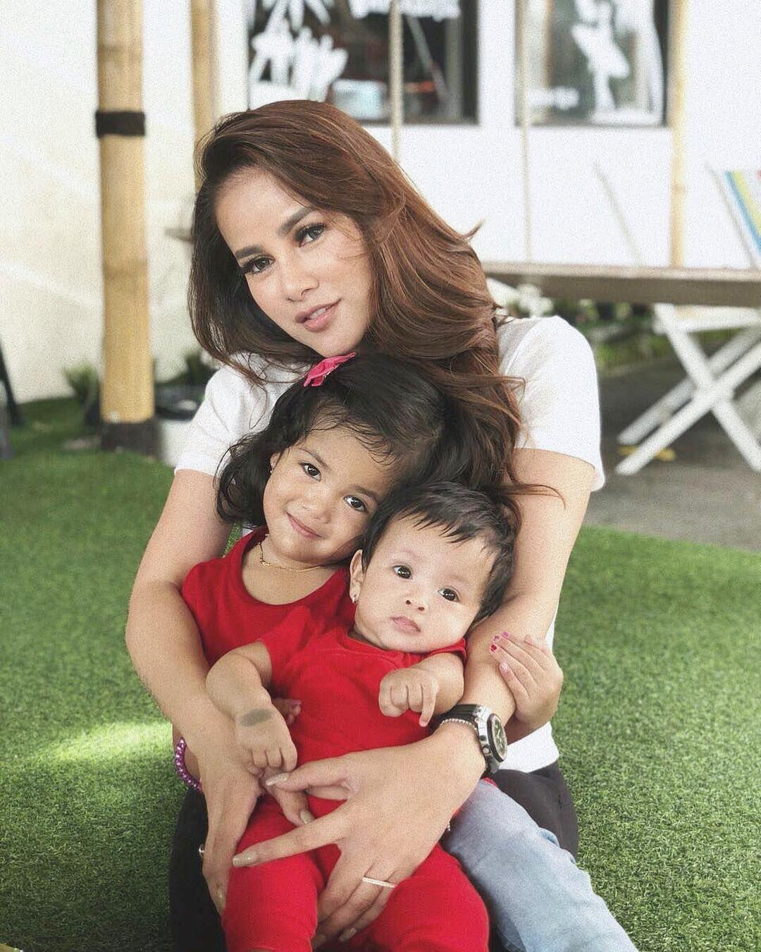 10 Pola Asuh Olla Ramlan, Mama Muda Panutan