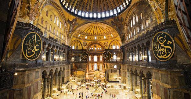 HAGIA SOPHIA Gereja dan Masjid dalam Satu Ruangan