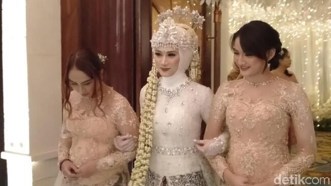 Sah! Melody eks JKT48 Resmi Menikah