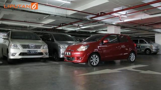 Punya Mobil Matik, Jangan Takut Enggak Bisa Parkir Paralel Gan