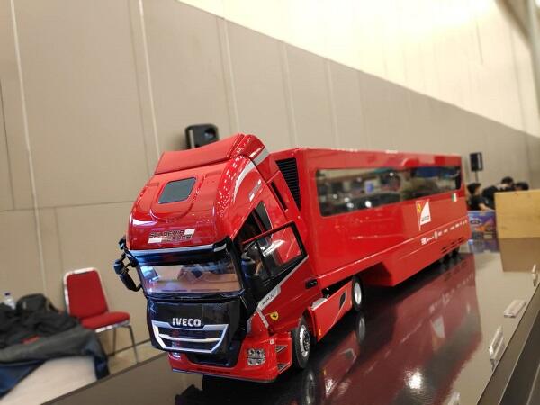 Gak Kenal Umur, Dari Anak Sampai Bapak Main Diecast!