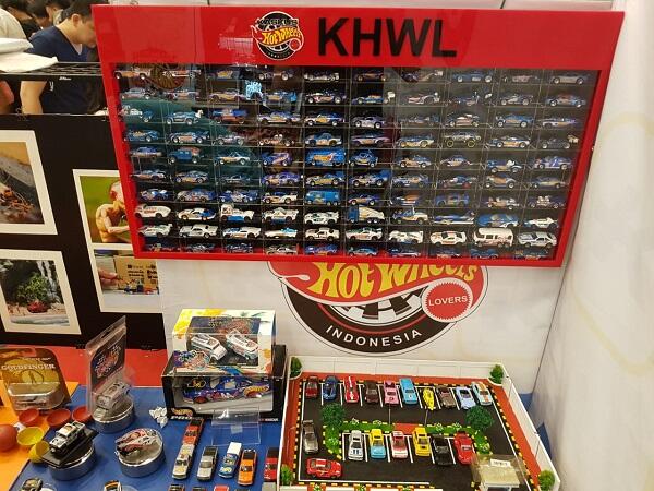 Gak Kenal Umur, Dari Anak Sampai Bapak Main Diecast!
