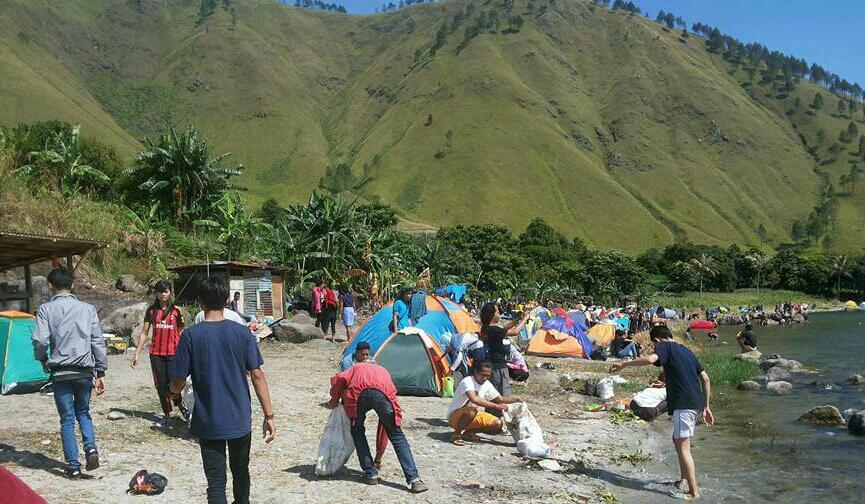 Asyik, Ada Layar Lebar di Pinggir Danau Toba