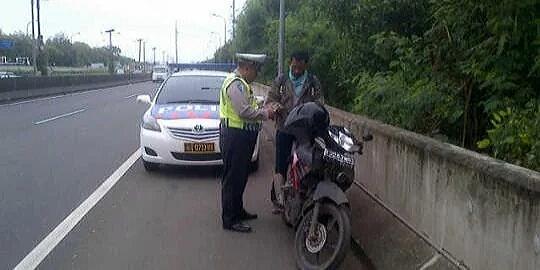 Mengapa Di Indonesia Motor Dilarang Masuk Ke Jalan Tol?