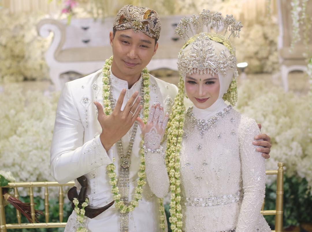 Inspirasi Pernikahan Sunda ala Melody Eks JKT48, Suci nan Sakral