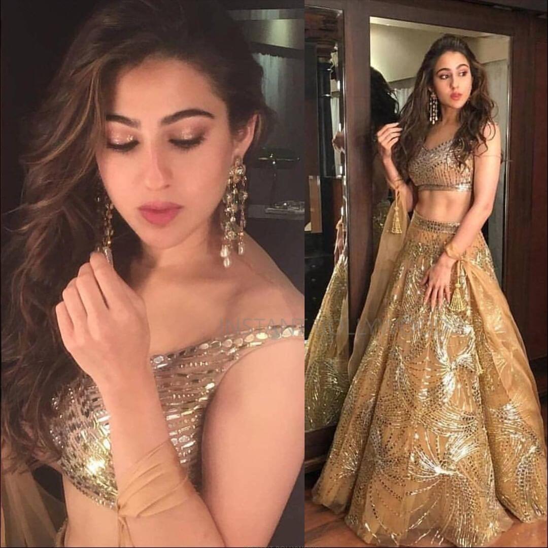 Inilah 15 Penampilan Kece Artis India Saat Pakai Sari di Acara Diwali