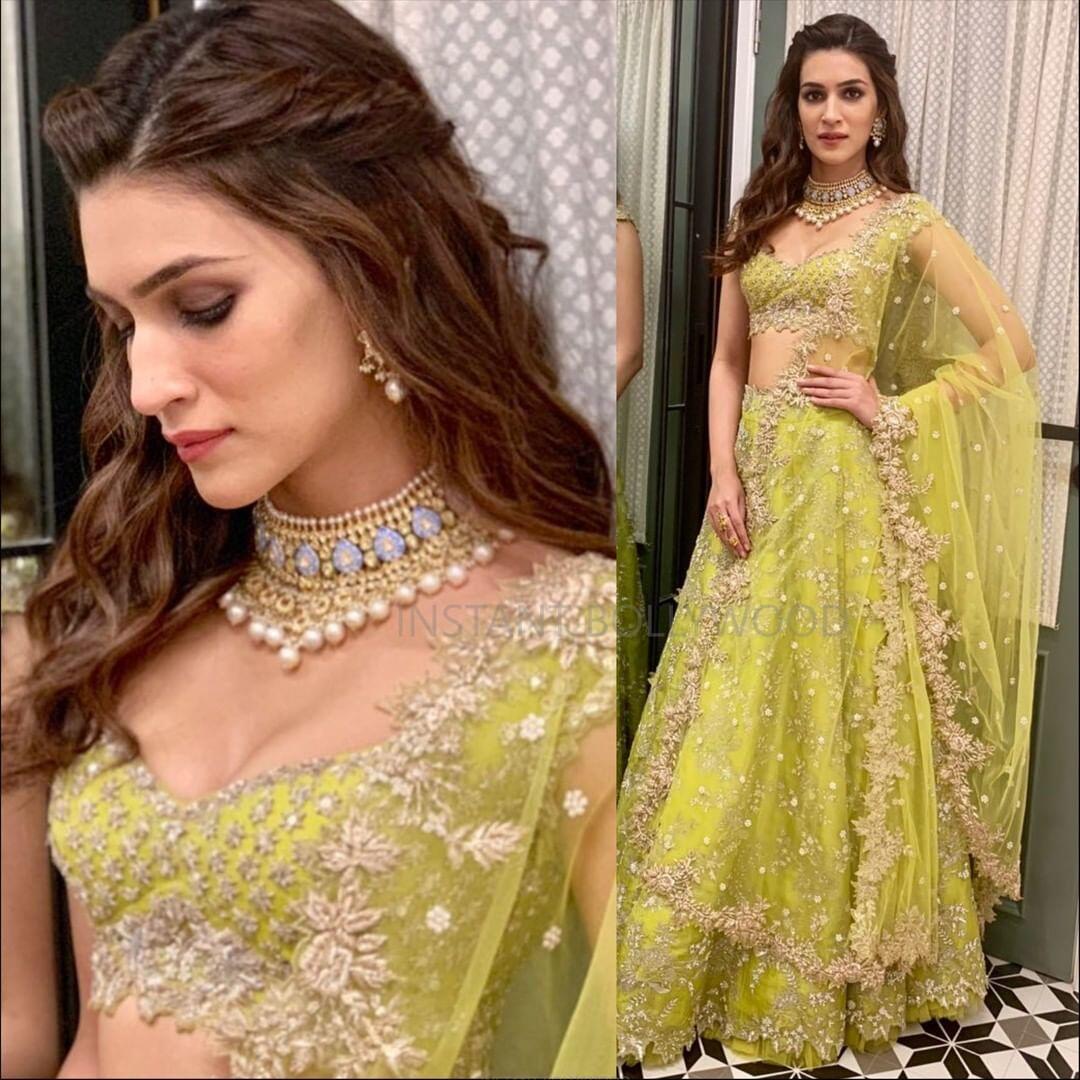Inilah 15 Penampilan Kece Artis India Saat Pakai Sari di Acara Diwali