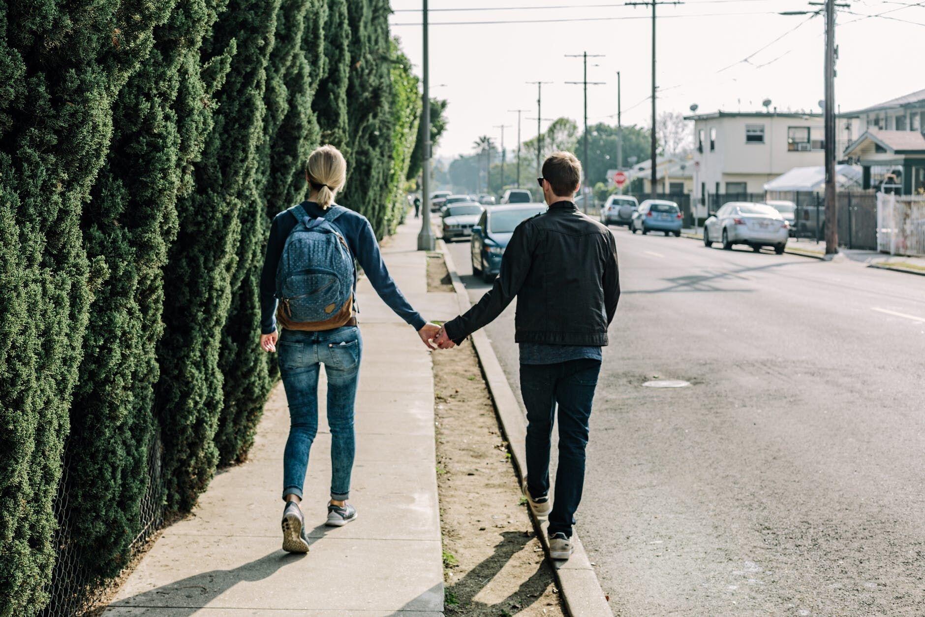 Girls, 5 Tanda Kalau Temen Kamu Ngerasa di Friendzone-in